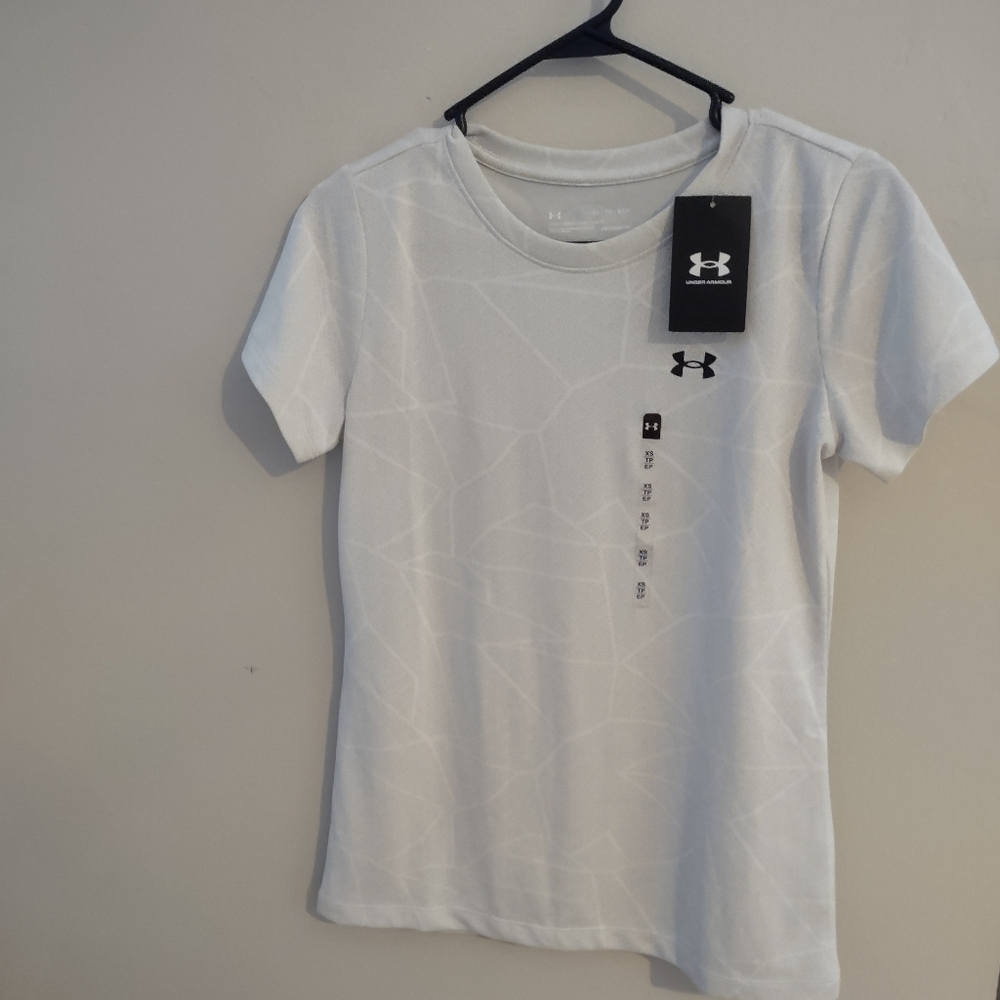 🆕 NEW Under Armour HeatGear top